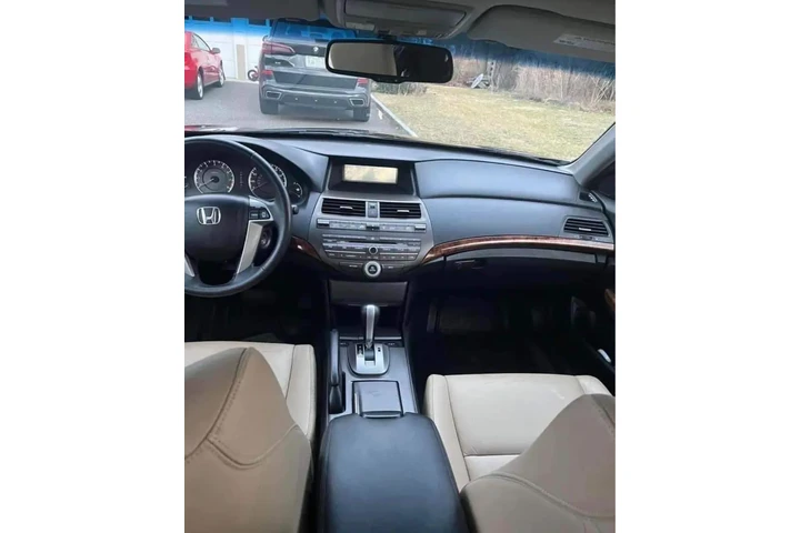 $1200 : Honda Accord image 8