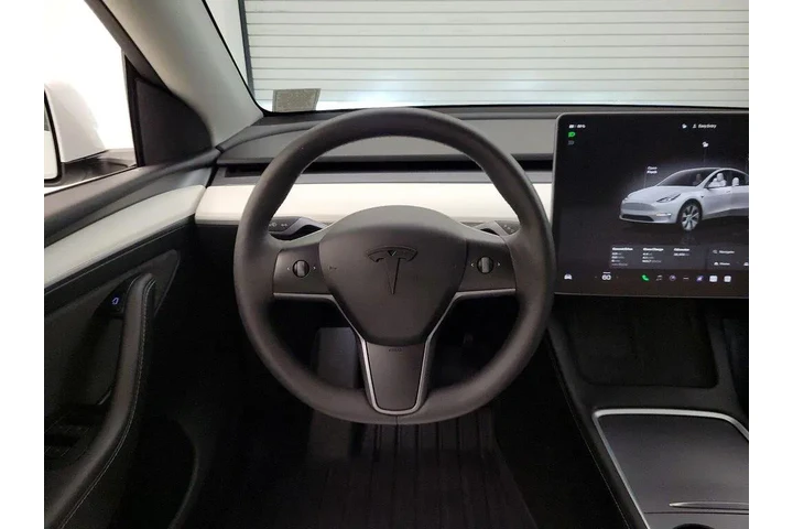 $33998 : Tesla Model Y 2023 AWD Long image 10