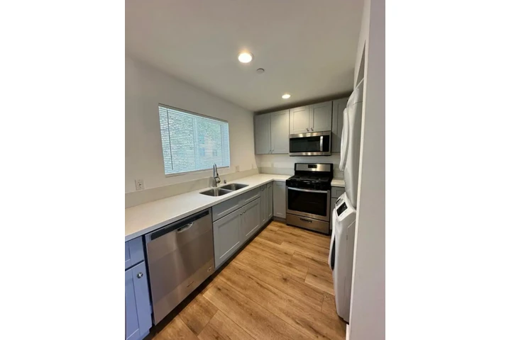 $1600 : Rento apartamento 2 habitación image 1