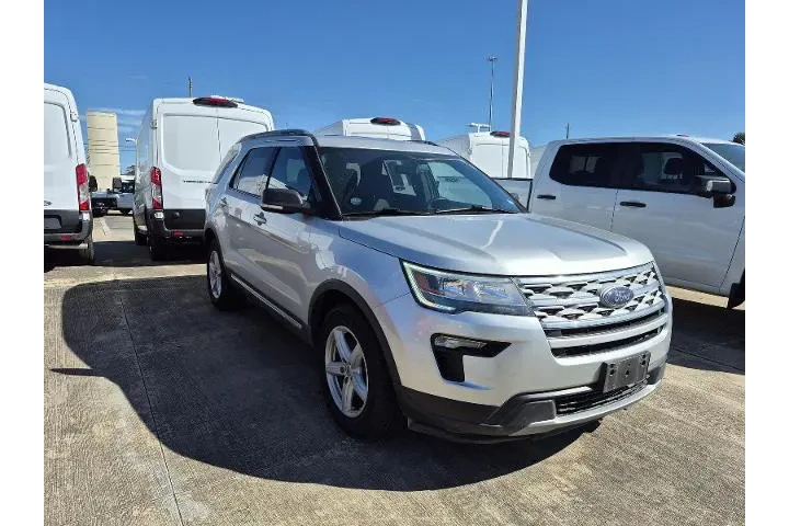$18981 : Ford Explorer 2019 XLT 4dr S image 2