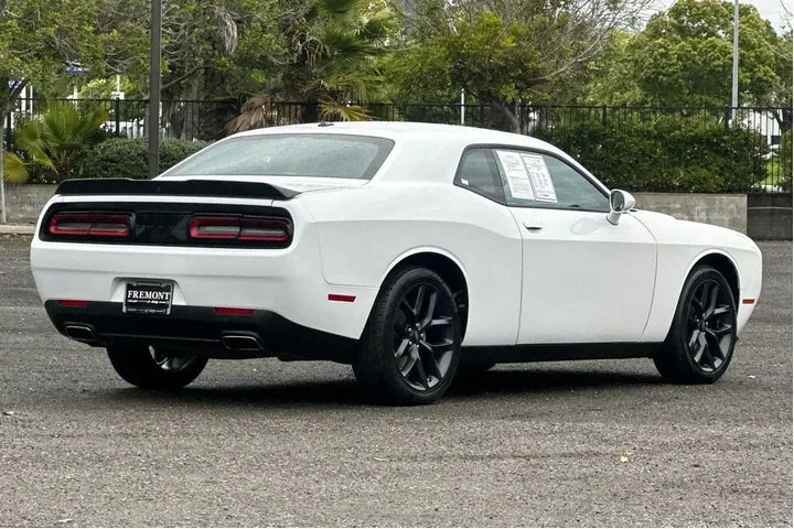 $23487 : Dodge Challenger 2022 SXT 2d image 3