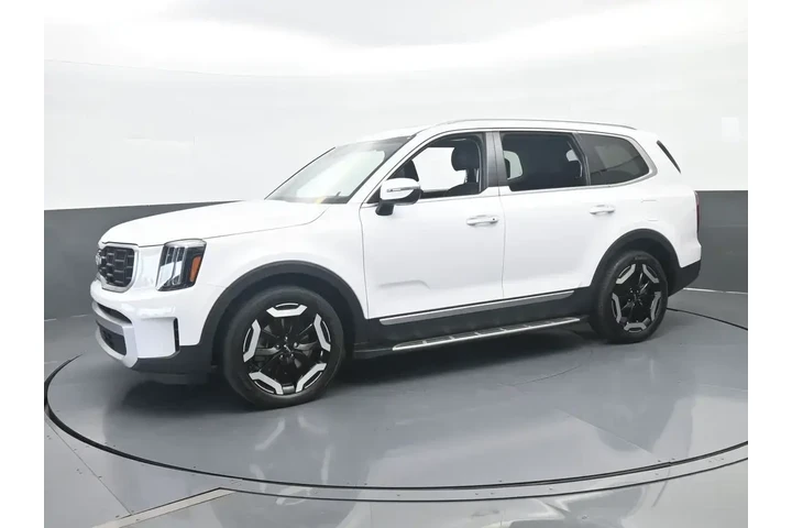 $29991 : Kia Telluride 2024 S 4dr SUV image 2