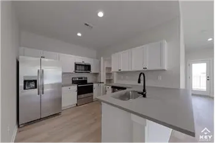 $1600 : Rental property with 4 bedro image 6