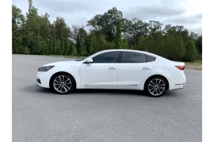 $23900 : 2019 Cadenza Luxury image 4