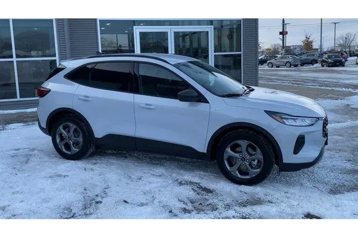 $24569 : Ford Escape 2025 ST-Line 4dr image 3