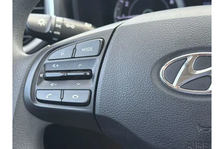 $14990 : Hyundai VENUE 2020 SEL 4dr C image 10