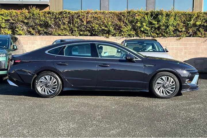 $22990 : Hyundai SONATA Hybrid 2025 S image 3
