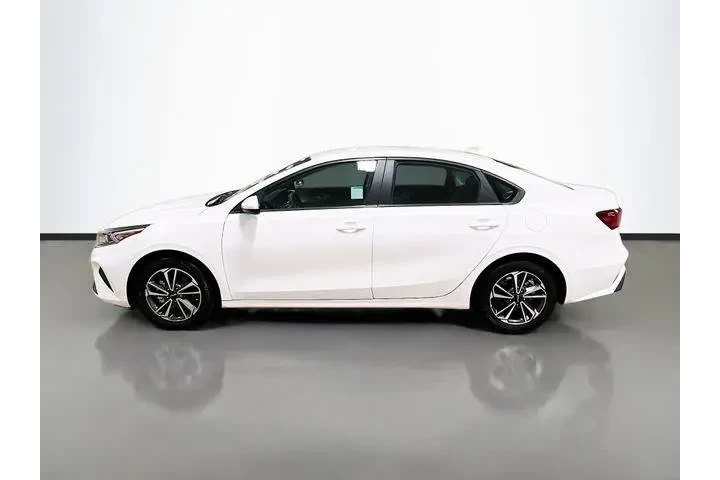 $17979 : Kia Forte 2023 LXS 4dr Sedan image 4