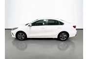 $17979 : Kia Forte 2023 LXS 4dr Sedan thumbnail