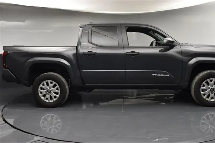 $30504 : Toyota Tacoma 2024 4x2 SR5 4 image 8