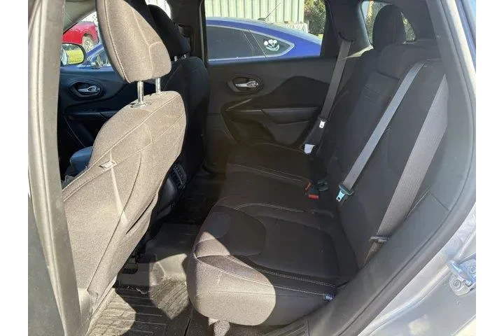 Jeep Cherokee 2016 4x4 Latit image 7