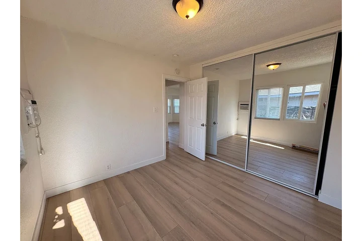 $800 : Beautiful ..Fontana, CA image 3