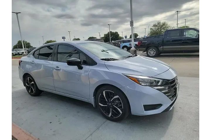 $17998 : Nissan Versa 2023 SR 4dr Sed image 4