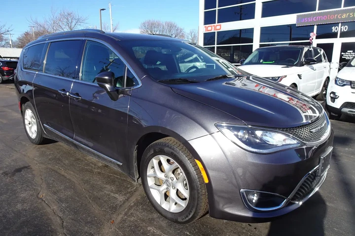 $25995 : 2020 PACIFICA image 4