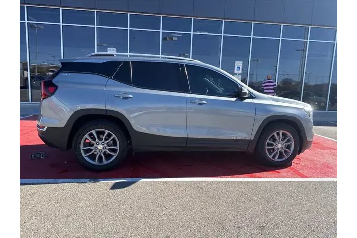 $25032 : GMC Terrain 2024 SLT 4dr SUV image 5