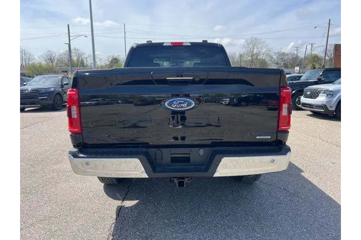 $37975 : Ford F-150 2023 4x4 XL 4dr S image 5
