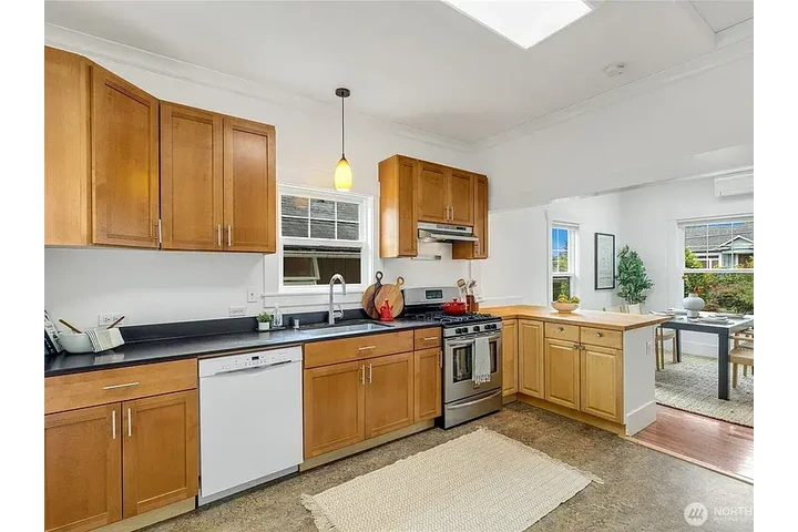 $1200 : This Charming House Available image 3