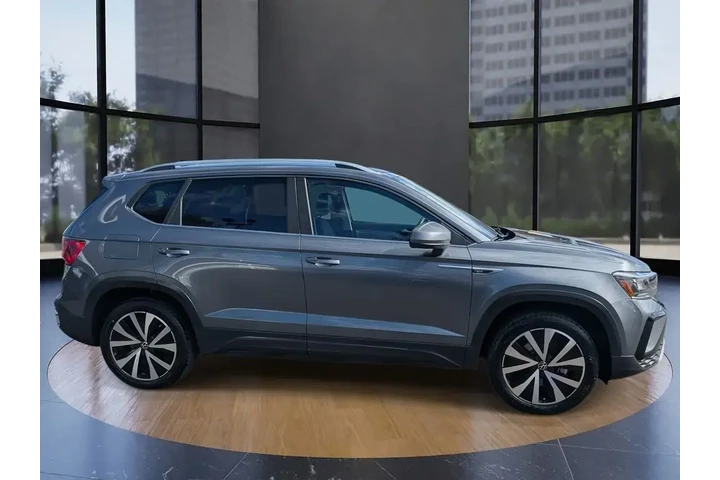 $18995 : Volkswagen Taos 2022 SE 4dr image 2