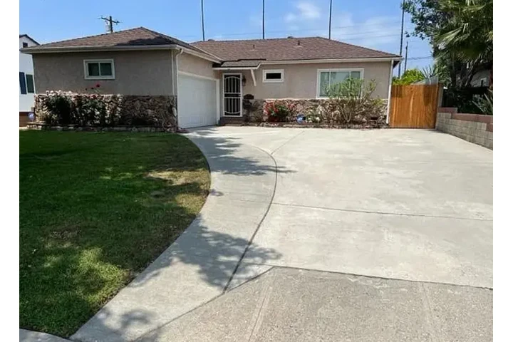 $2600 : Hermosa casa🏠en West Cov CA🏠 image 1