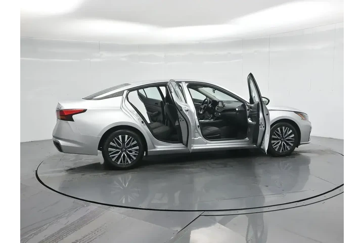 $17750 : Nissan Altima 2023 2.5 SV 4d image 5