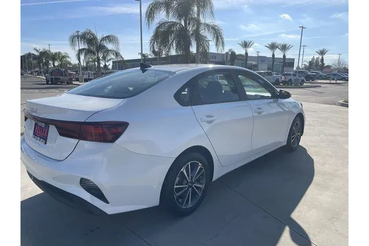 $16588 : Kia Forte 2023 LXS 4dr Sedan image 8