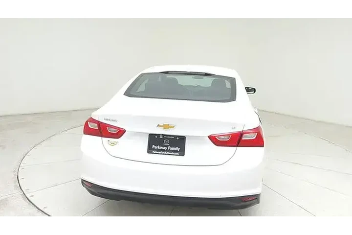 $17983 : Chevrolet Malibu 2023 LT 4dr image 6
