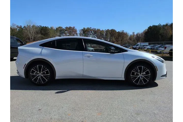 $28189 : Toyota Prius 2024 LE 4dr Hat image 3