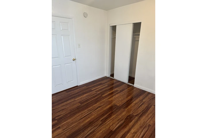 $900 : RENTO CUARTO C/UTILIDADES INC. image 7