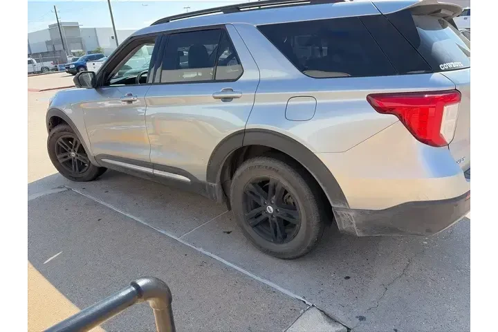 $20862 : Ford Explorer 2021 XLT 4dr S image 2