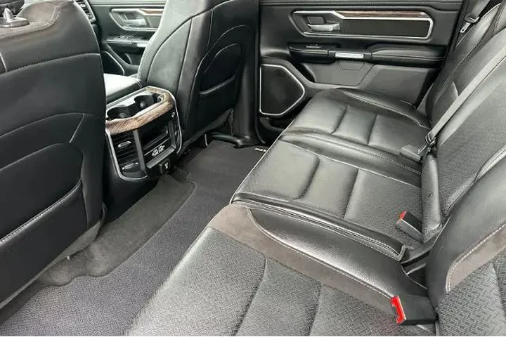 $33995 : Ram 1500 2020 4x4 Laramie 4d image 4