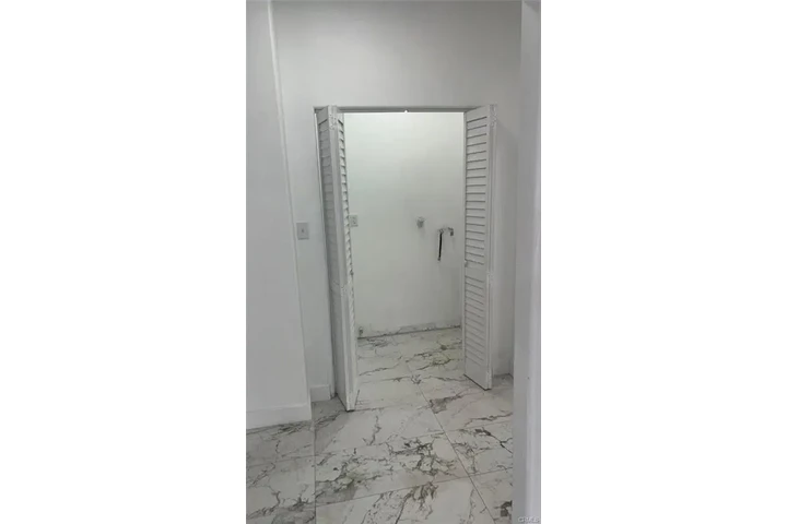 $3800 : Casa de Renta Remodelada image 8