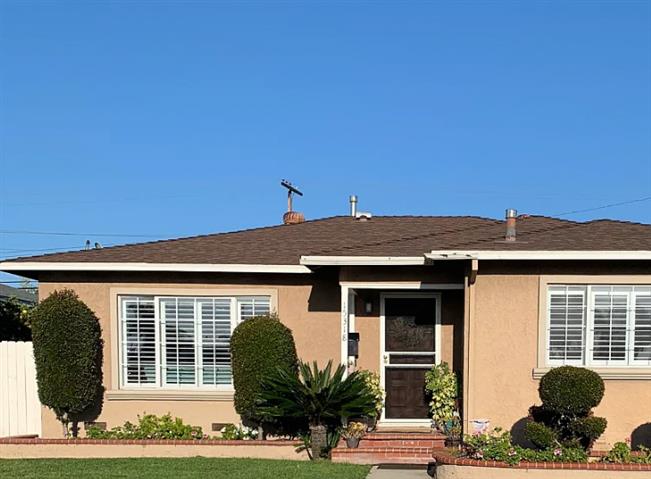 $2700 : Cozy home with hard wood floor image 1