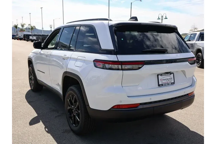 $39886 : Jeep Grand Cherokee 2026 4x2 image 6