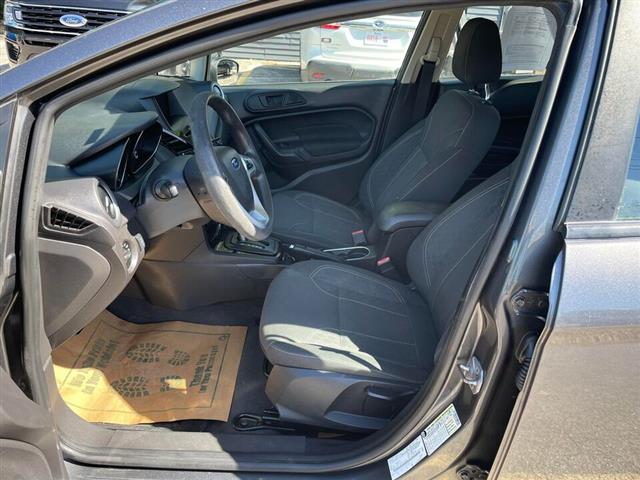 $6300 : 2017 Fiesta SE image 7