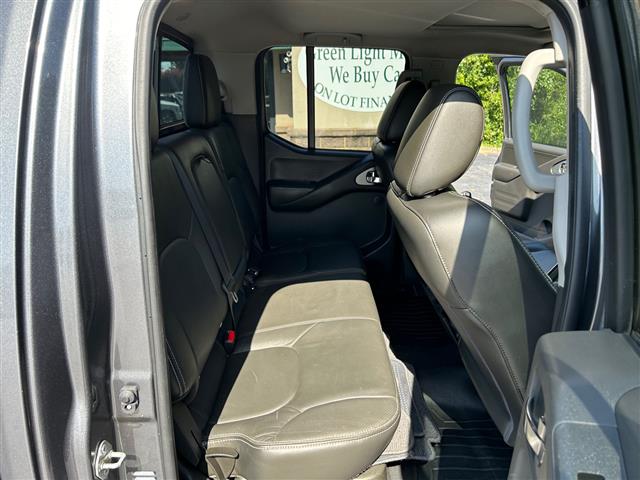 2018 Frontier PRO-4X Crew Cab image 8