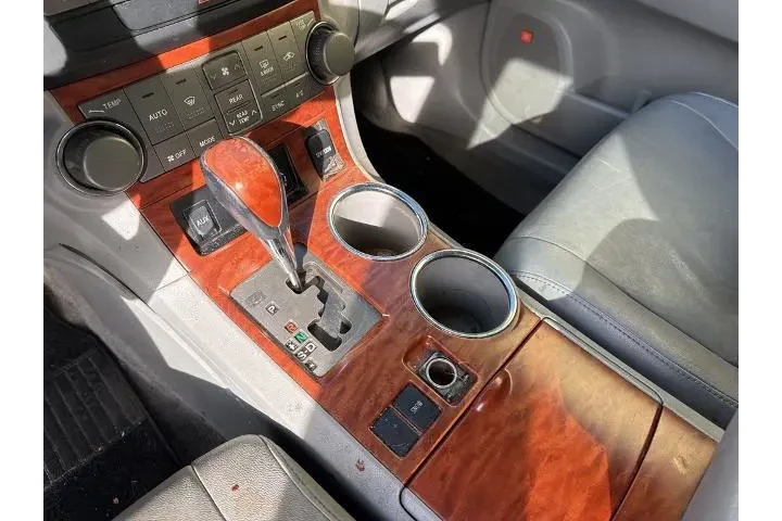 $9000 : Toyota Highlander 2009 Limit image 10