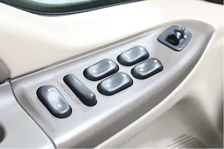 $11985 : Ford Excursion 2000 XLT 4dr image 3