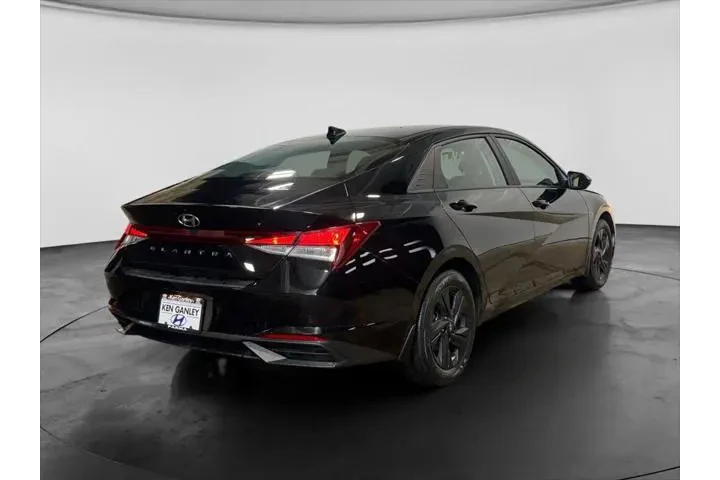 $18201 : Hyundai ELANTRA 2023 SEL 4dr image 4