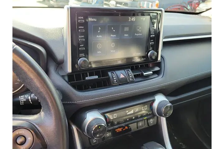 $29900 : Toyota RAV4 2021 XLE Premium image 8