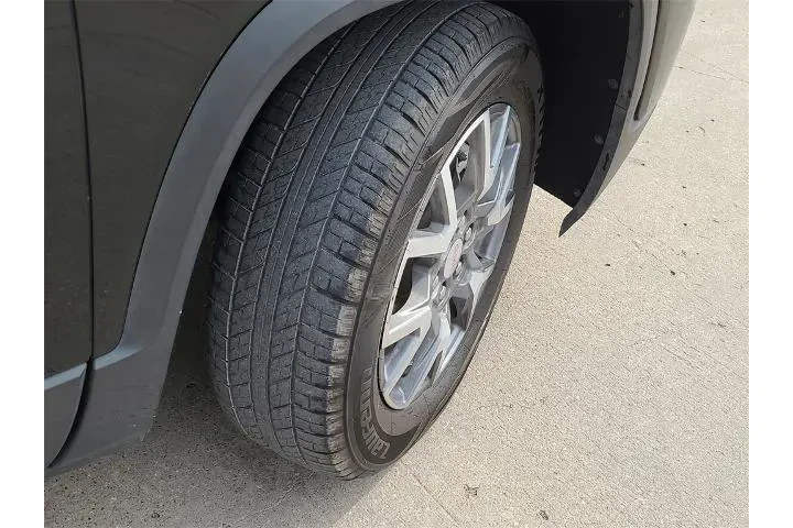 $24993 : GMC Acadia 2023 4x4 SLT 4dr image 7