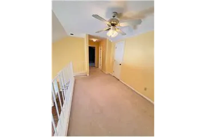 $2000 : Rental property with 3 bedro image 10