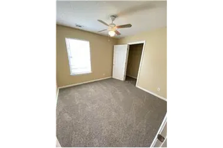 $1900 : Rental property with 3 bedro image 9
