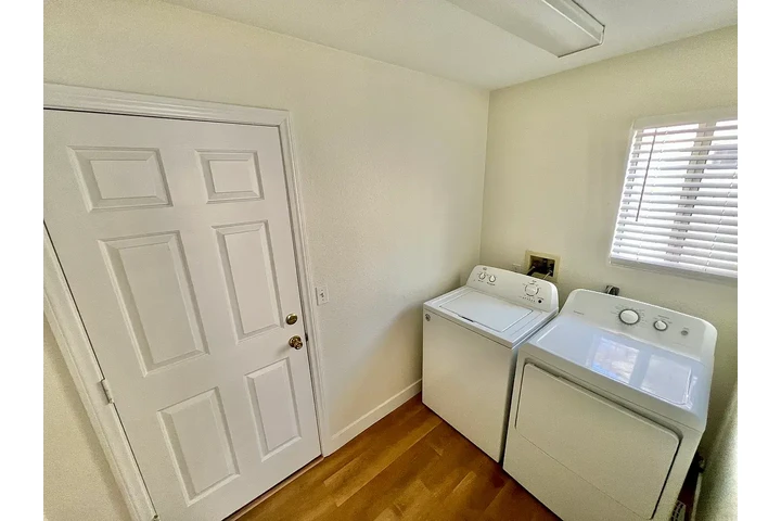 $1200 : North Las Vegas -Available image 5