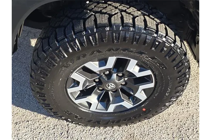 $27990 : Toyota Tacoma 2020 4x4 TRD O image 7