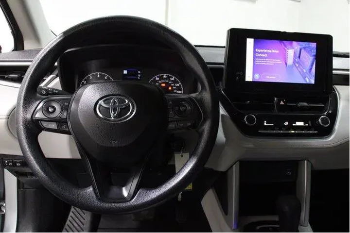 $26798 : Toyota Corolla Cross 2024 AW image 8