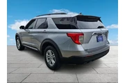 $32997 : Ford Explorer 2023 AWD XLT 4 thumbnail