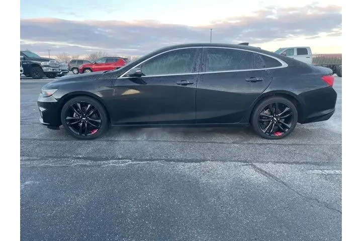 $12242 : Chevrolet Malibu 2018 LT 4dr image 2