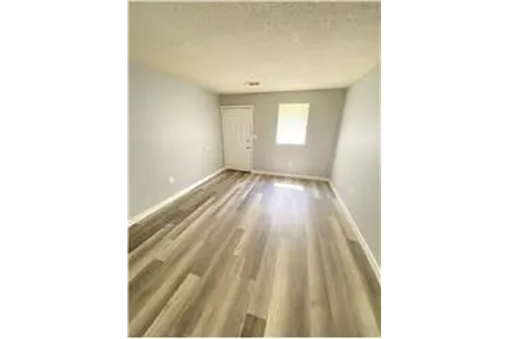 $1350 : Rental property with 2 bedro image 2