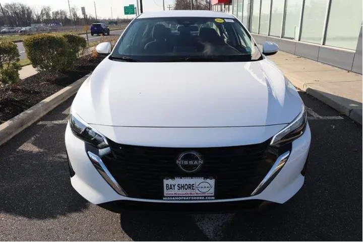 $17876 : Nissan Sentra 2025 SV 4dr Se image 5