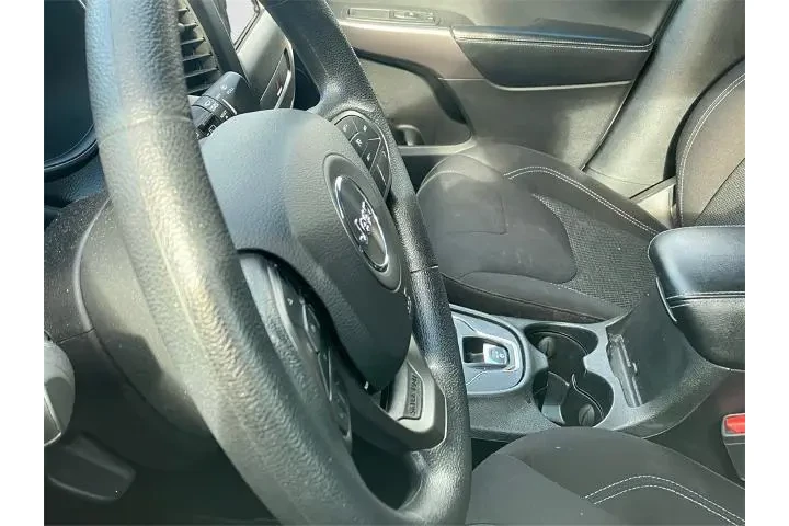 $16971 : Jeep Cherokee 2019 4x4 Latit image 7